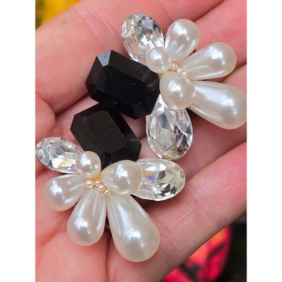 Vintage Wendy Gell Black Faux Pearl & Crystal Rhinestone Runway Clip On Earrings - Picture 9 of 9